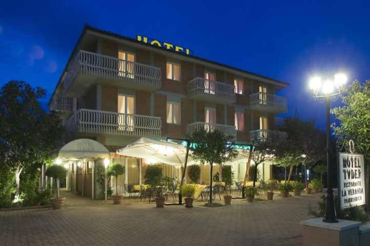 Hotel Tuder トーディ エクステリア 写真